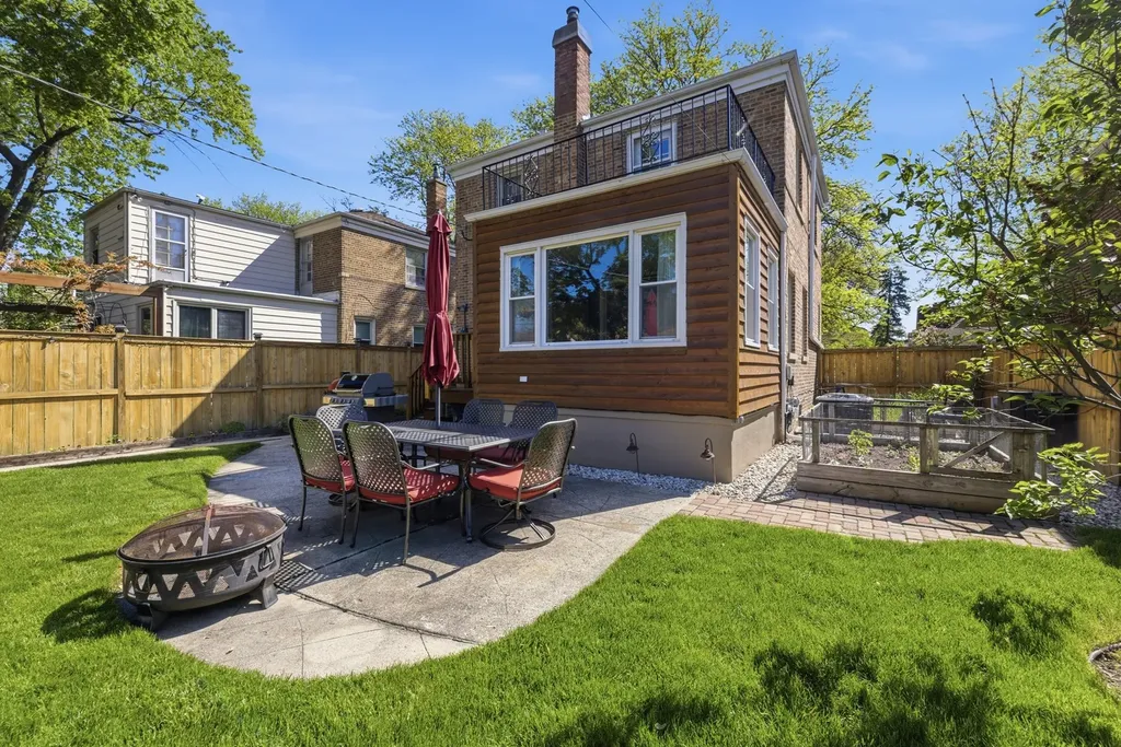 5430 North Lamon Avenue Chicago IL 60630