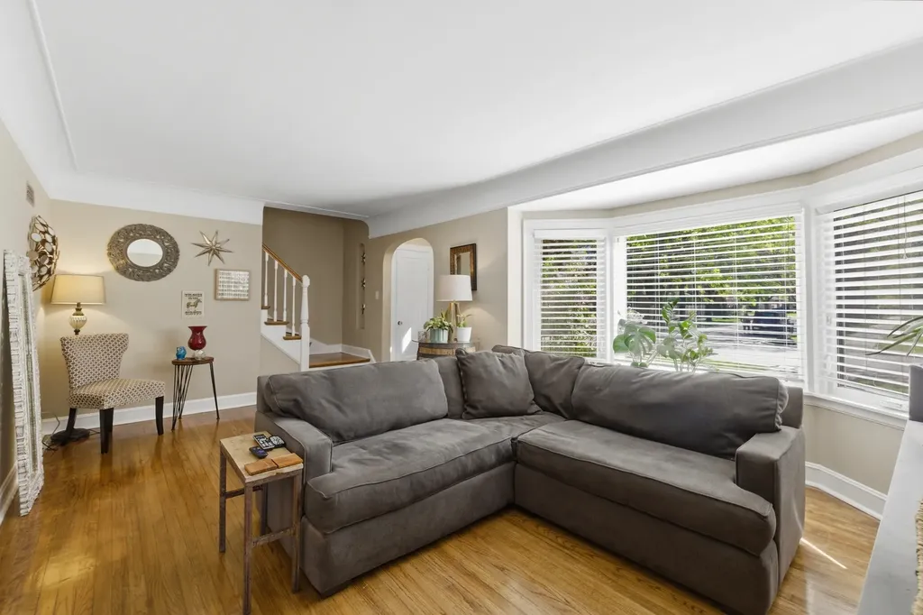 5430 North Lamon Avenue Chicago IL 60630