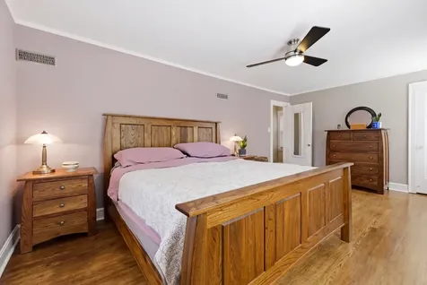 5430 North Lamon Avenue Chicago IL 60630