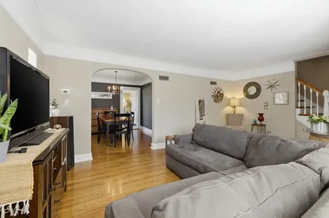 5430 North Lamon Avenue Chicago IL 60630