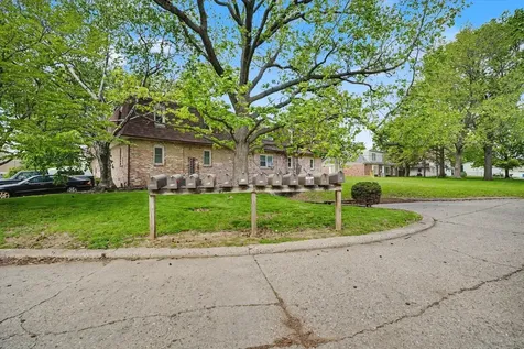 912 Crescent Drive Champaign IL 61821