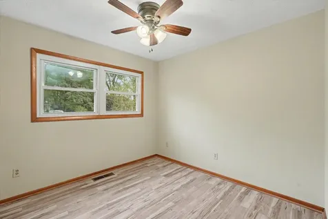 105 South Meadowhill Lane Mahomet IL 61853