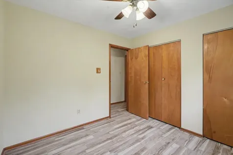 105 South Meadowhill Lane Mahomet IL 61853