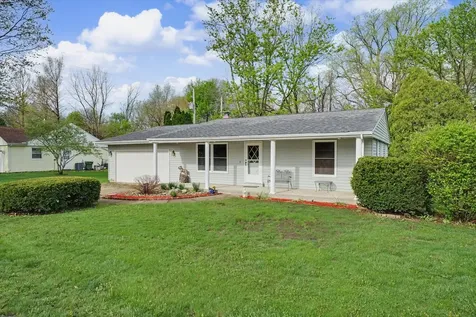 105 South Meadowhill Lane Mahomet IL 61853