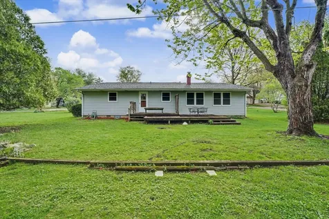 105 South Meadowhill Lane Mahomet IL 61853