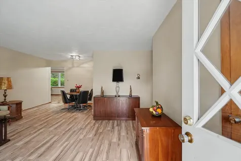 105 South Meadowhill Lane Mahomet IL 61853