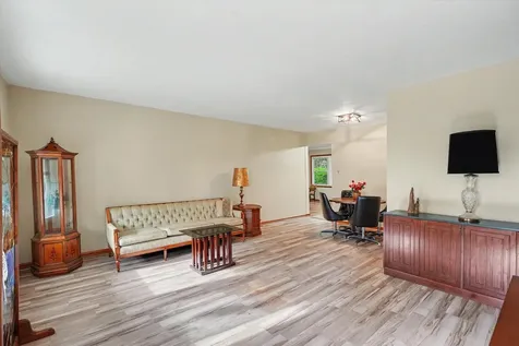 105 South Meadowhill Lane Mahomet IL 61853
