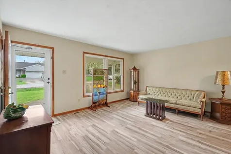 105 South Meadowhill Lane Mahomet IL 61853