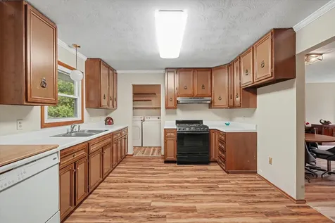 105 South Meadowhill Lane Mahomet IL 61853