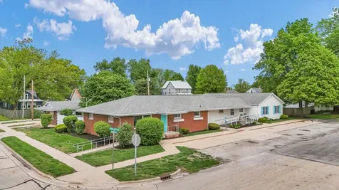 114 West Houghton Street Tuscola IL 61953