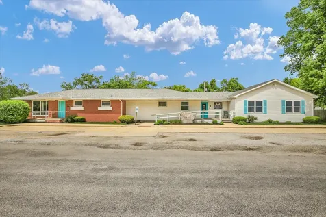 114 West Houghton Street Tuscola IL 61953