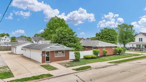 114 West Houghton Street Tuscola IL 61953