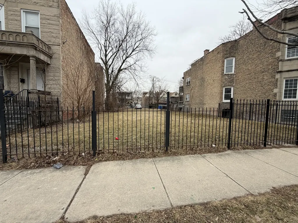 4337 West Jackson Boulevard Chicago IL 60624