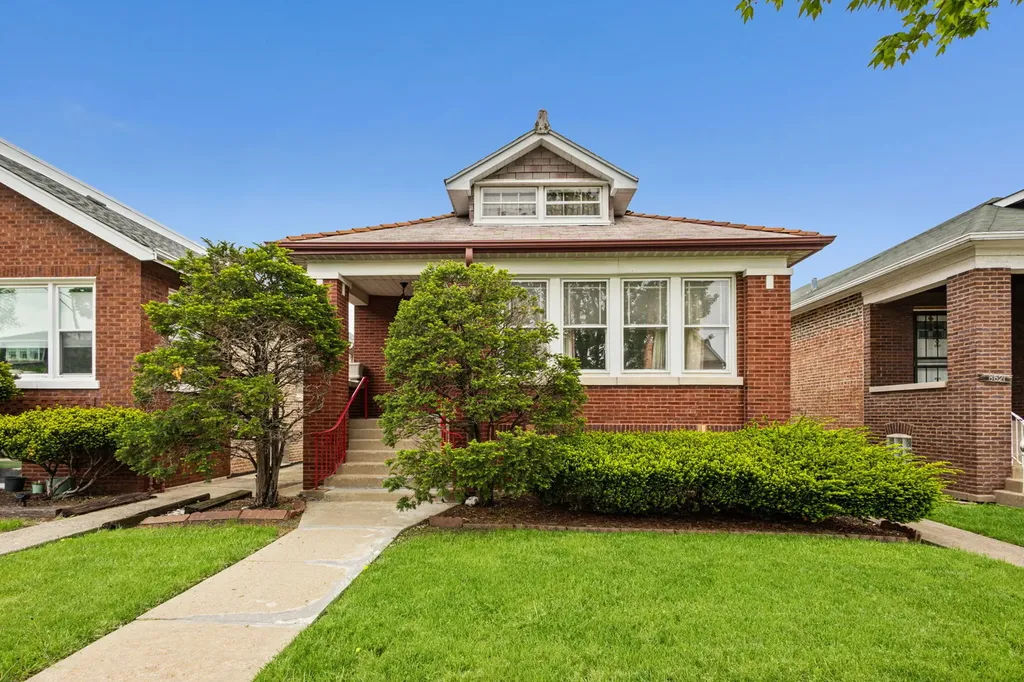 8617 South Loomis Boulevard Chicago IL 60620
