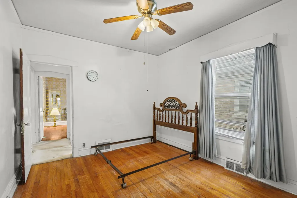 8617 South Loomis Boulevard Chicago IL 60620