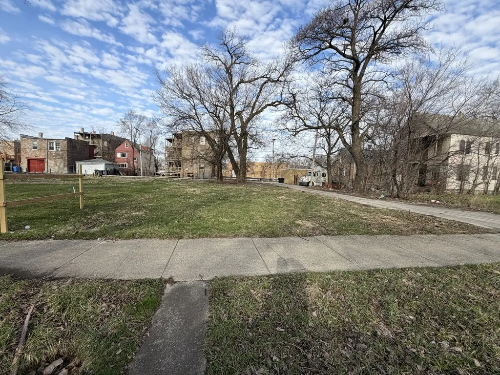 6112 South May Street Chicago IL 60621