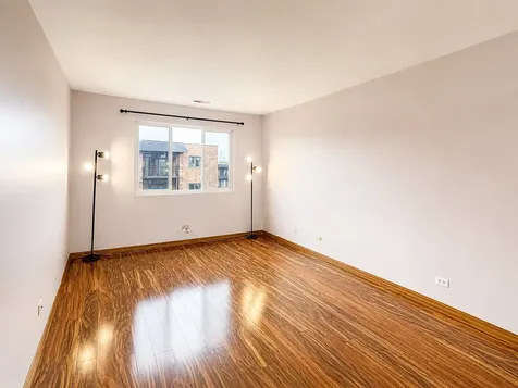 9395 Landings Lane Des Plaines IL 60016