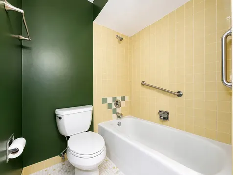 9395 Landings Lane Des Plaines IL 60016