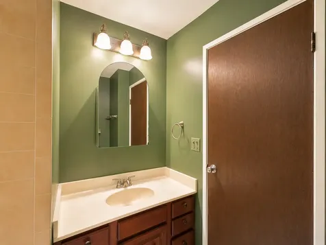 9395 Landings Lane Des Plaines IL 60016