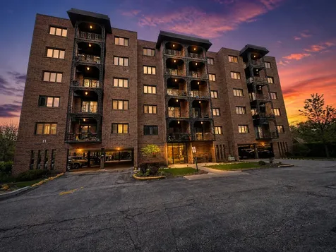 9395 Landings Lane Des Plaines IL 60016