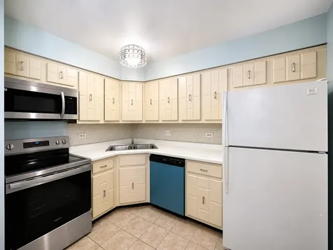 9395 Landings Lane Des Plaines IL 60016