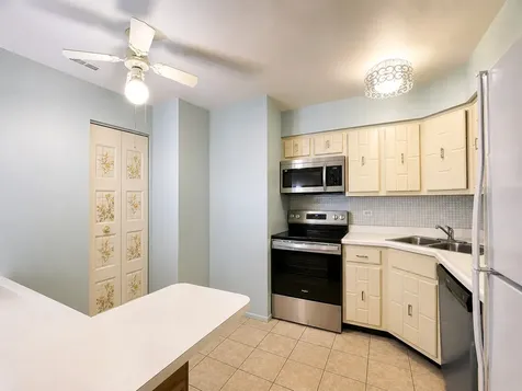 9395 Landings Lane Des Plaines IL 60016