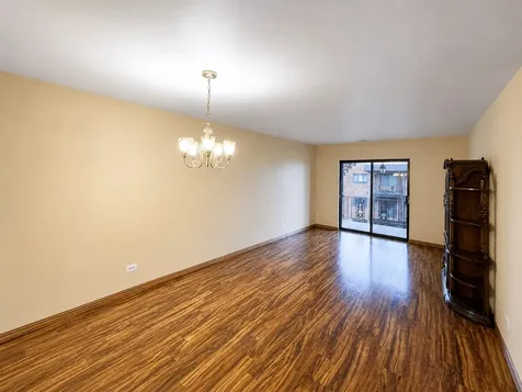 9395 Landings Lane Des Plaines IL 60016