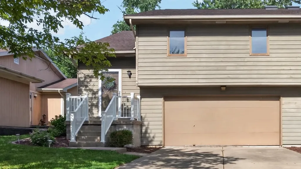1306 Cadwell Drive Bloomington IL 61704