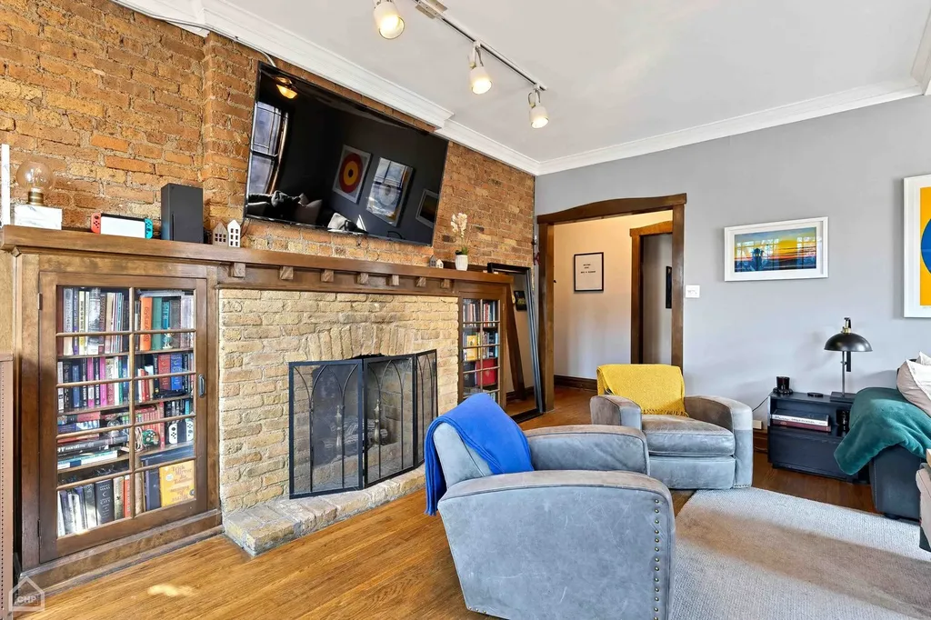 6619 North Glenwood Avenue Chicago IL 60626