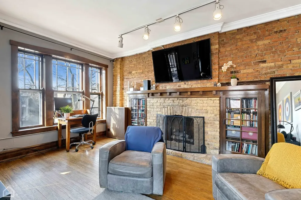 6619 North Glenwood Avenue Chicago IL 60626