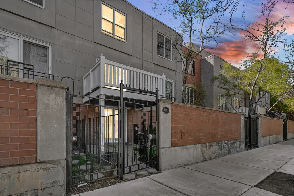 1452 South State Street Chicago IL 60605