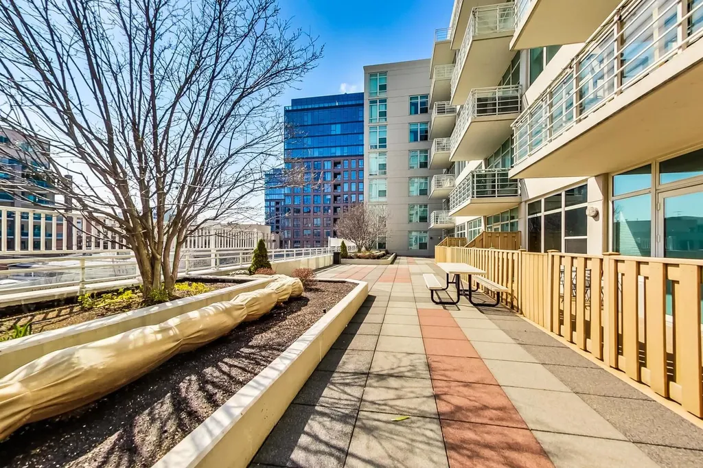 909 West Washington Boulevard Chicago IL 60607