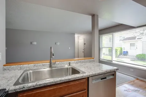 838 Inverrary Lane Deerfield IL 60015