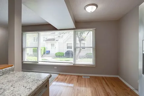 838 Inverrary Lane Deerfield IL 60015
