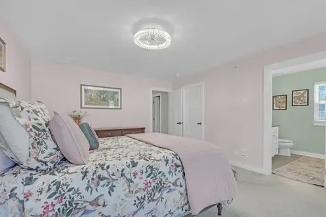 35 Nicholas Drive W Des Plaines IL 60016