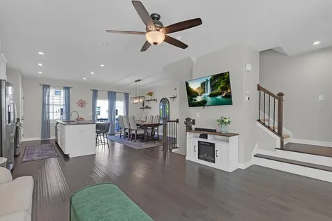 35 Nicholas Drive W Des Plaines IL 60016
