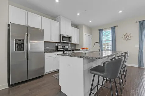 35 Nicholas Drive W Des Plaines IL 60016