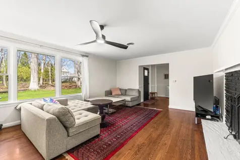 219 East Sheridan Road Lake Bluff IL 60044