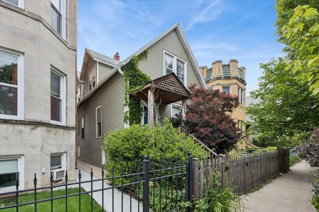 3322 West Belden Avenue Chicago IL 60647