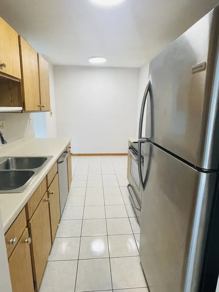 1806 Hemlock Place Schaumburg IL 60173