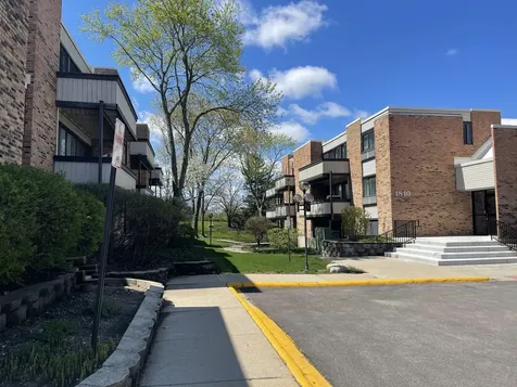1806 Hemlock Place Schaumburg IL 60173
