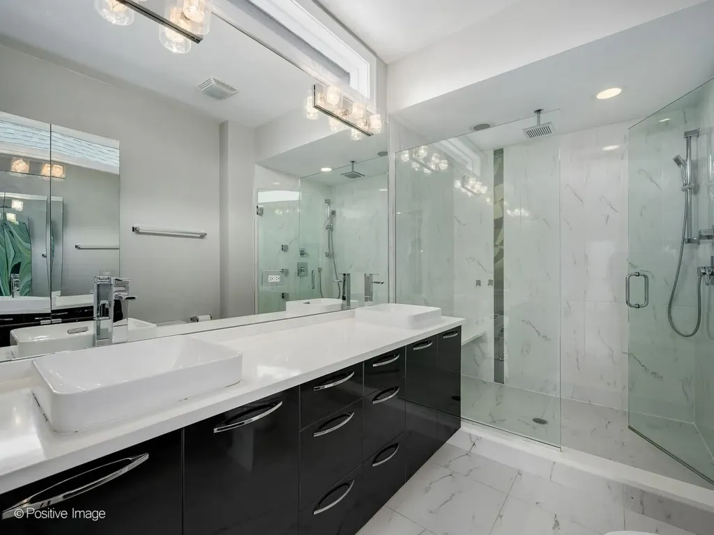 1525 West Fry Street Chicago IL 60642