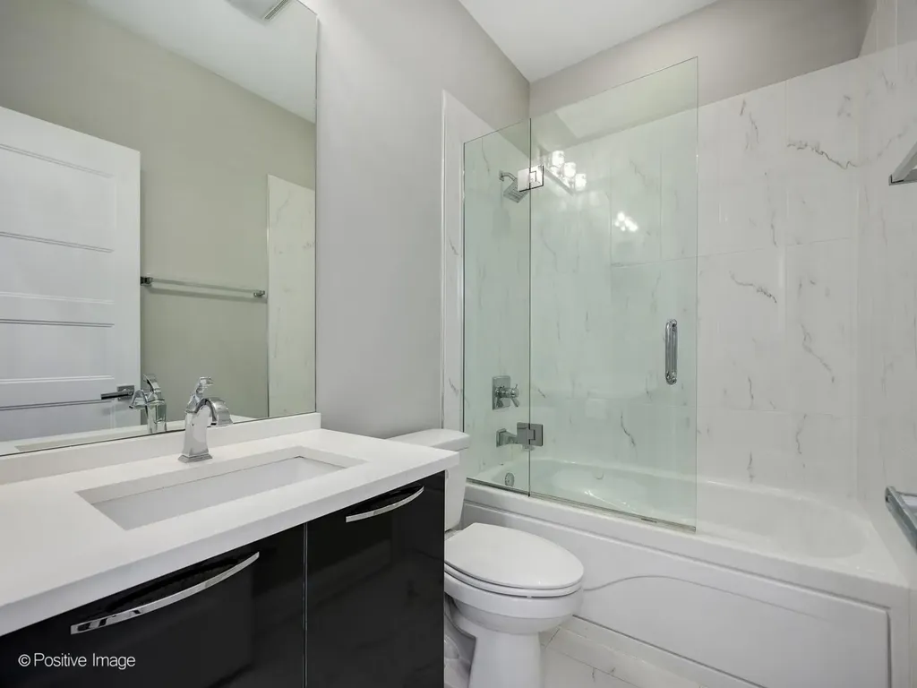 1525 West Fry Street Chicago IL 60642