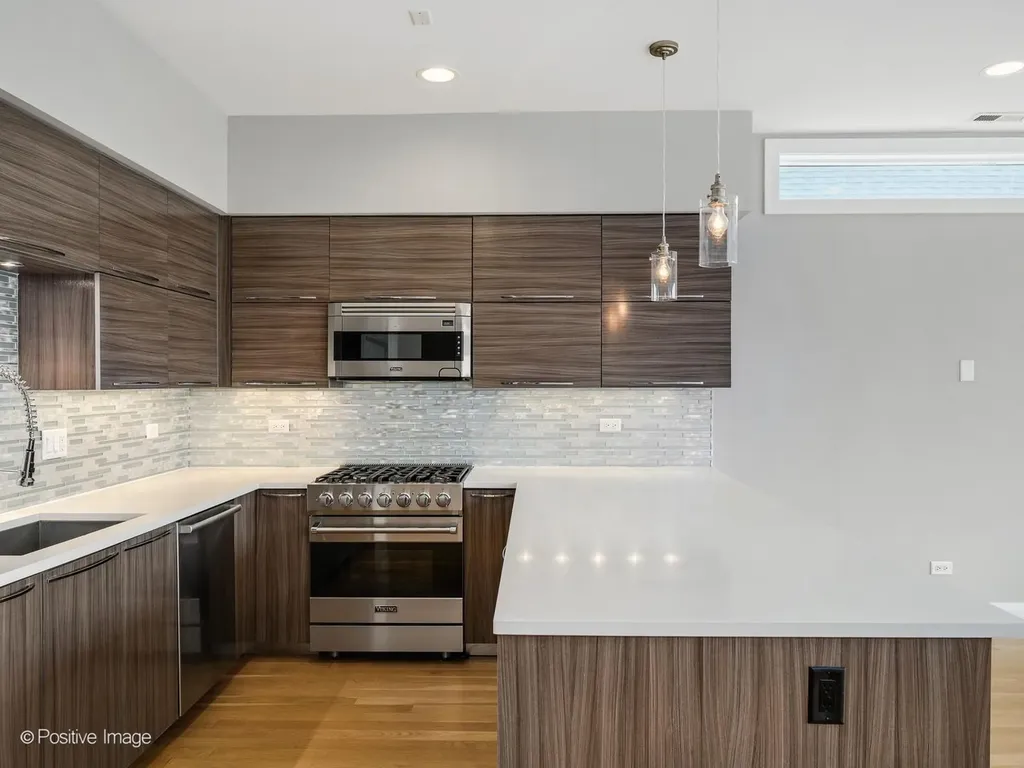 1525 West Fry Street Chicago IL 60642