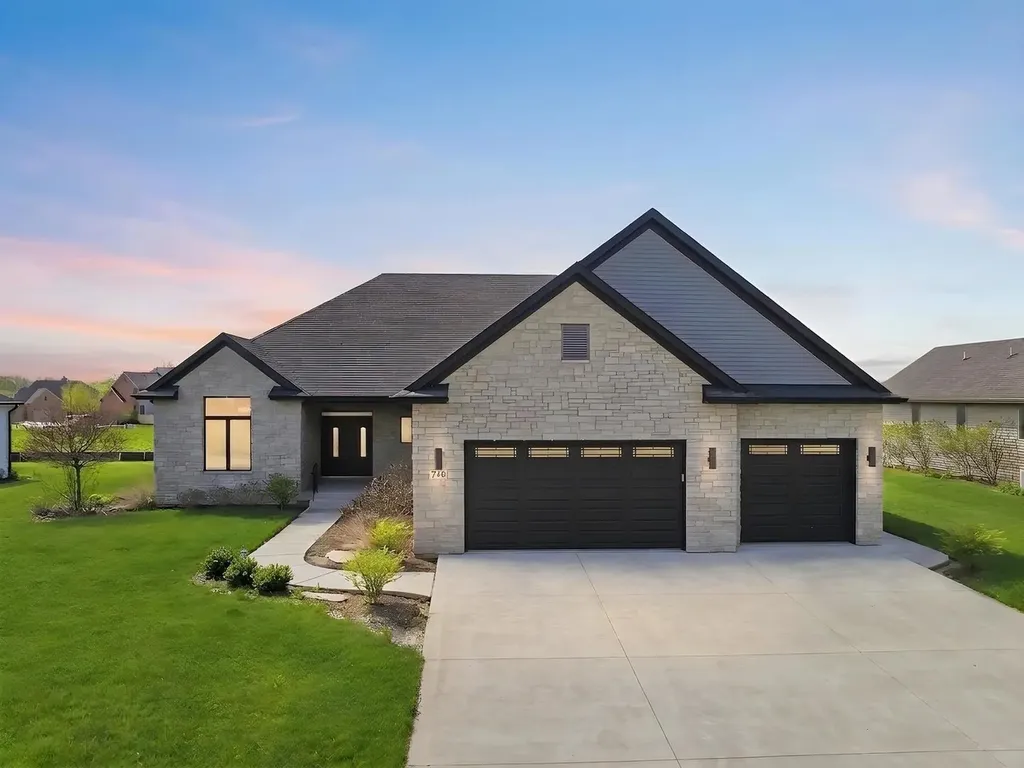 718 Independence Avenue Sycamore IL 60178