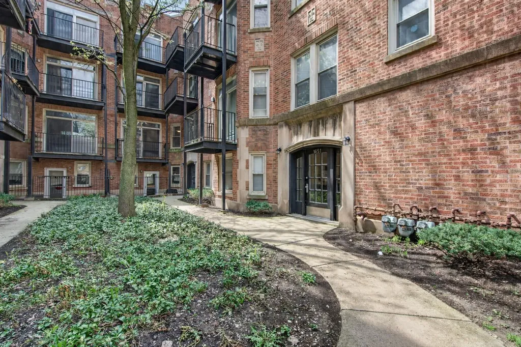 1651 West Pratt Boulevard Chicago IL 60626
