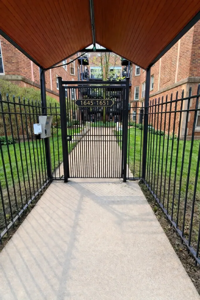 1651 West Pratt Boulevard Chicago IL 60626