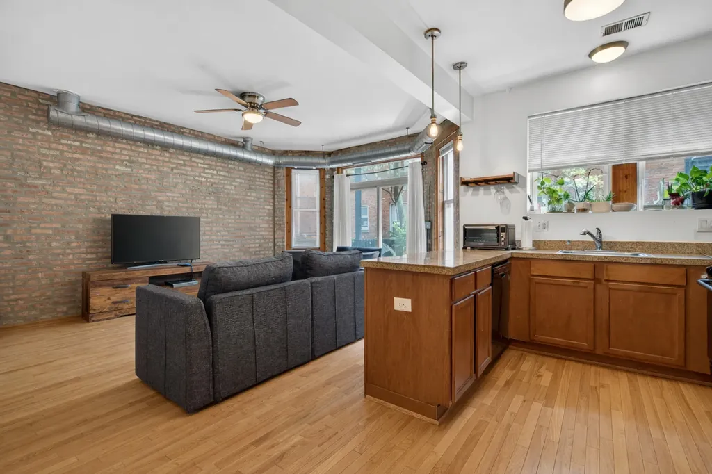 1651 West Pratt Boulevard Chicago IL 60626