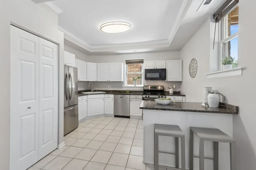 4340 North Sheridan Road Chicago IL 60613