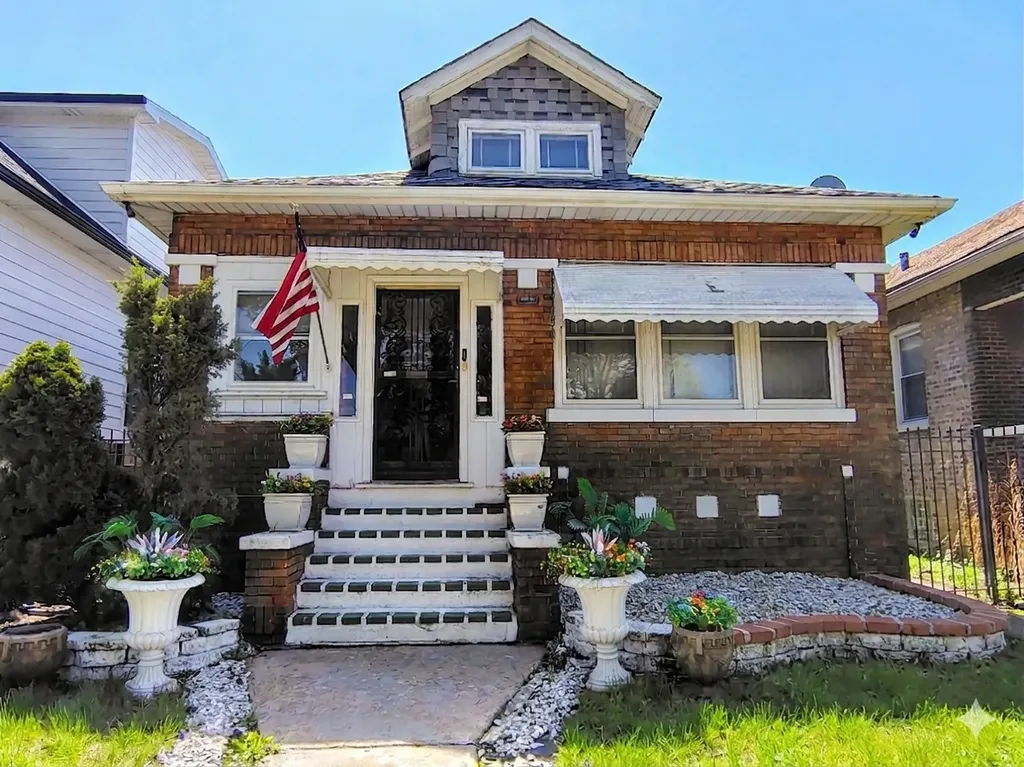 4831 West Haddon Avenue Chicago IL 60651